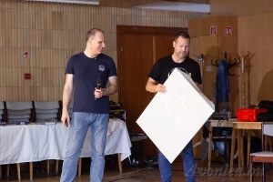 ...aztán elővett egy meglepetést