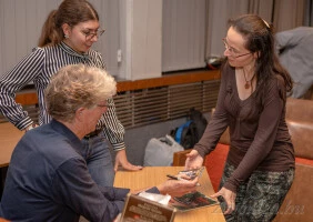 Ibolya a nyeremény CD-t dedikáltatta