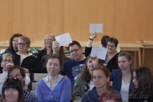 Egyes tárgyakért komoly verseny folyt