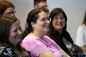 Anikó, Szilvi és Veronika nevetnek