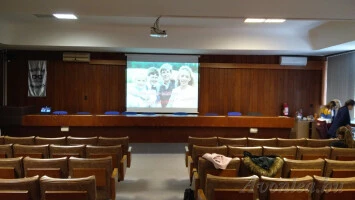 Megérkeztek az első rajongók