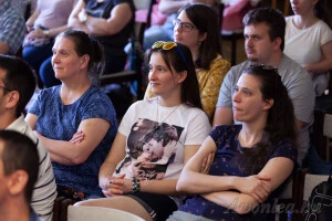 Gyöngyi, Viola és Johanna