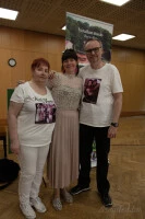 Julcsi, Viktória és Laci