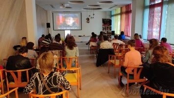 2 kisfilmet néztünk meg közössen bemelegítés gyanánt