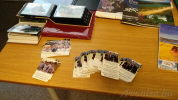 Relikviák és a találkozóra készített emléklap