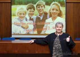 Julcsi a stábdzsekiben