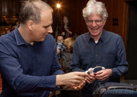 Ezzel a csatlakozóval sajnos nem tudtuk John laptopját rákötni a projektorra