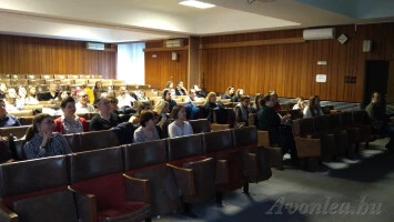 Közös kisfilmnézéssel melegítettünk