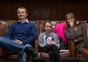 Tünde férjével és lányával