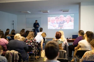 Hamarosan kezdődik a prezentáció