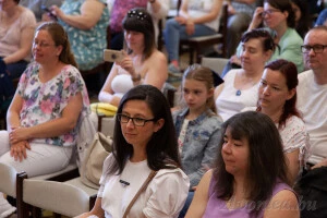 Megilletődött nézők