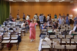 A szünetben mehet nassolás, beszélgetés