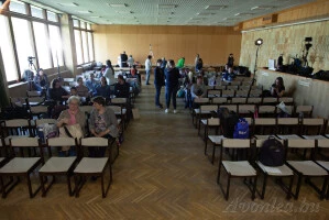 Érkeznek az első rajongók