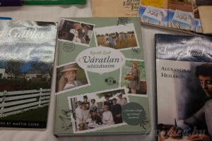 A Váratlan utazásaim könyvemmel is lehetett találkozni