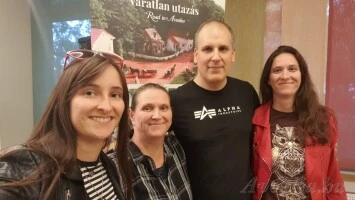 Violával, Gyöngyivel és Johannával