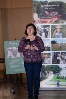 De nem otthon ünnepeltek, hanem részt vettek az összejövetelen