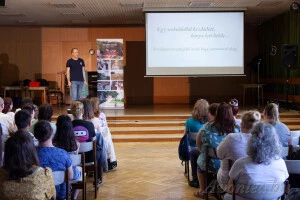 Egy weboldallal kezdődött, könyv lett belőle...