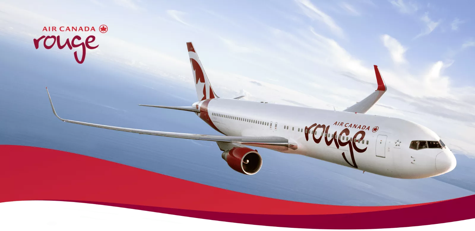 Az Air Canada Rouge repülője repül a levegőben