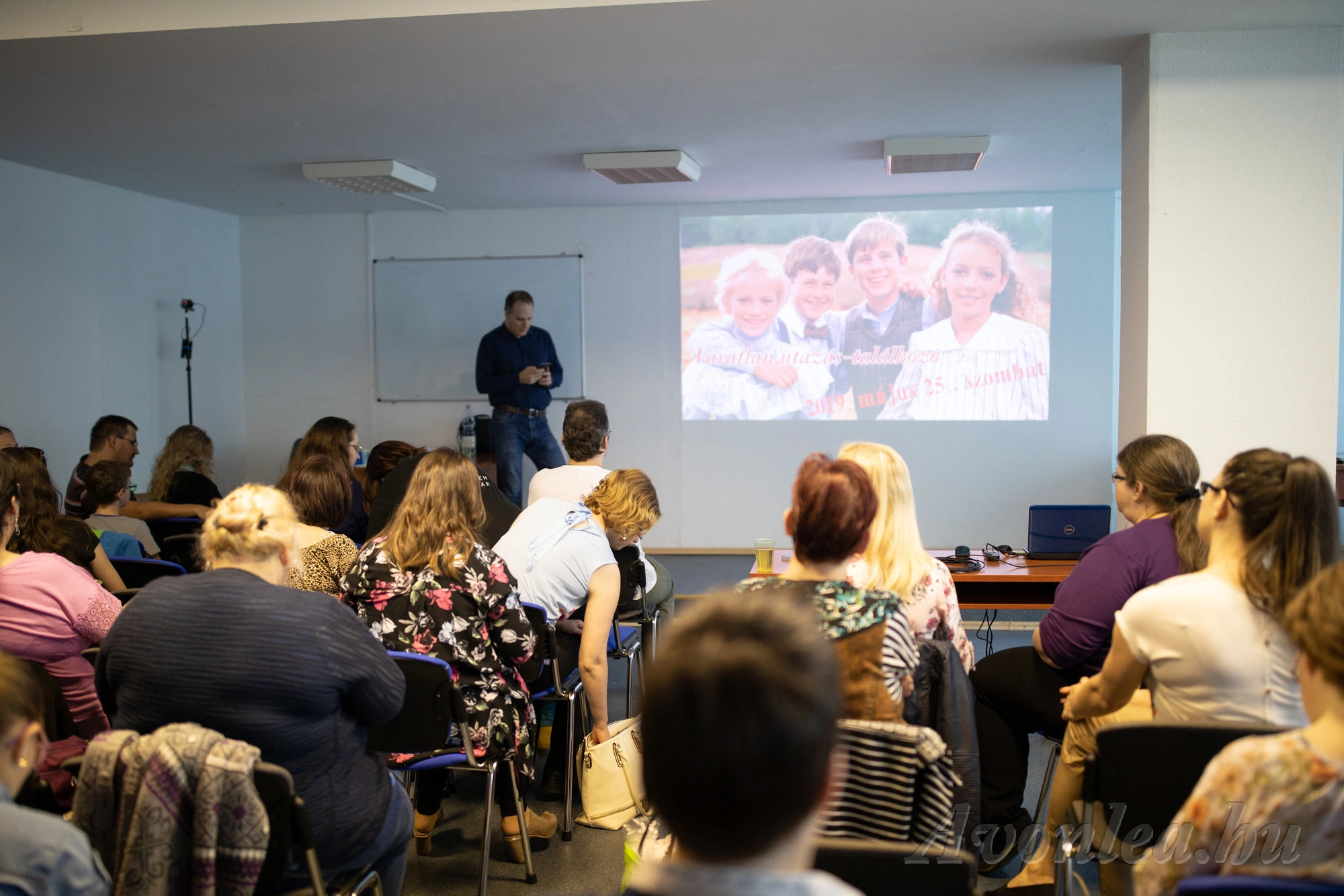 Hamarosan kezdődik a prezentáció