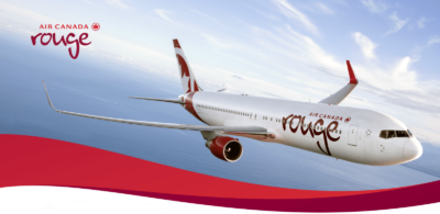 Az Air Canada Rouge repülője repül a levegőben